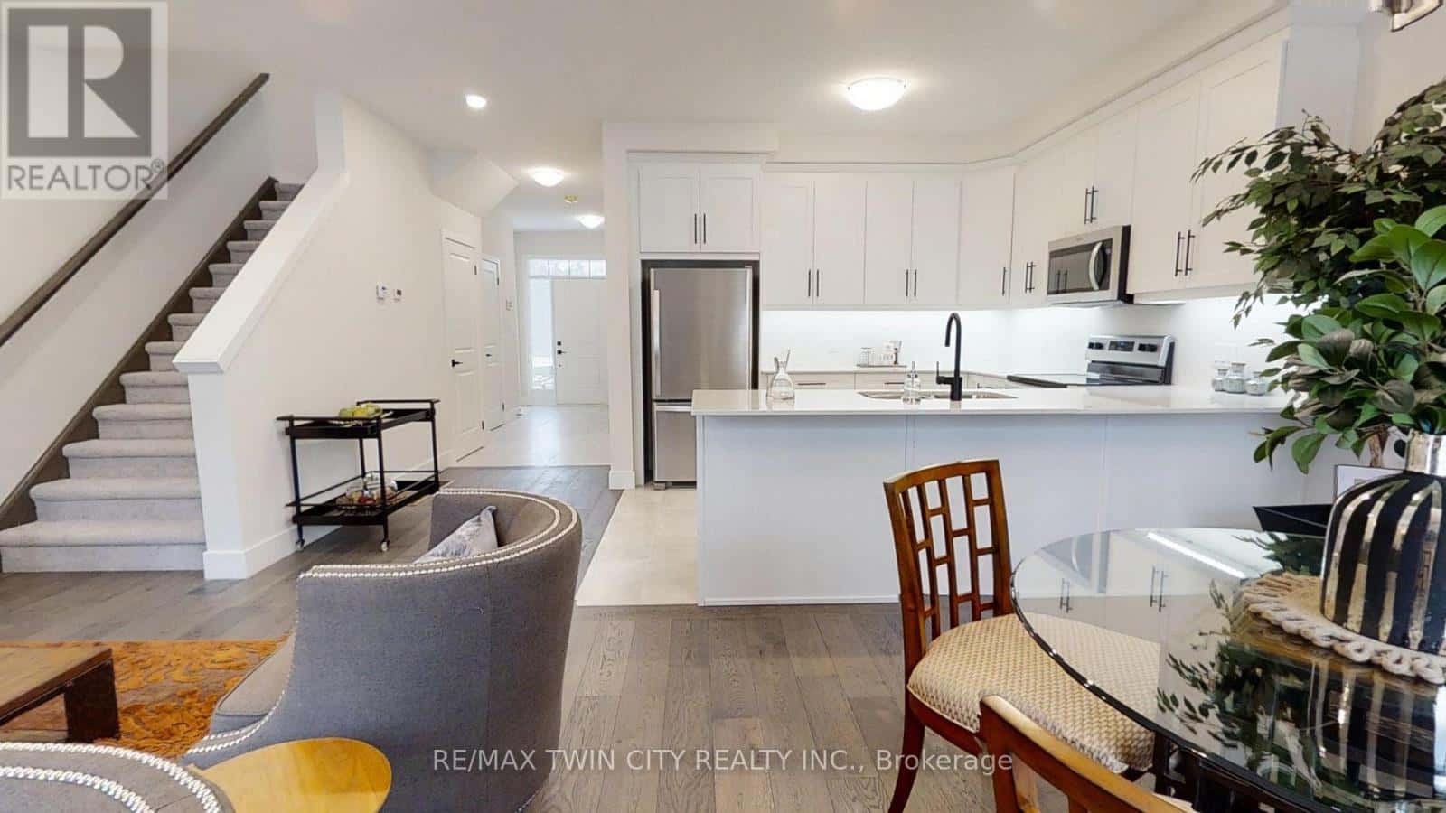 73 JULIE CRESCENT — London South (South J), Ontario - Photo 5 of 29