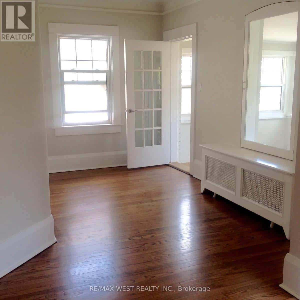 Toronto (Yonge-St. Clair) — Toronto (Yonge-St. Clair) - Photo 3 of 17