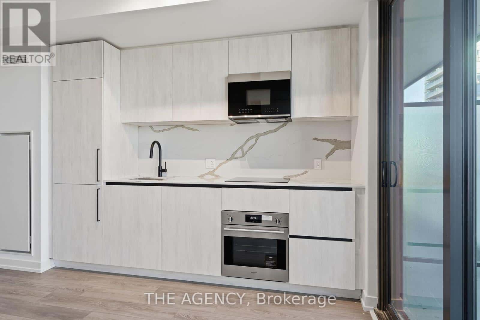 Toronto (Waterfront Communities) — Toronto (Waterfront Communities) - Photo 4 of 13