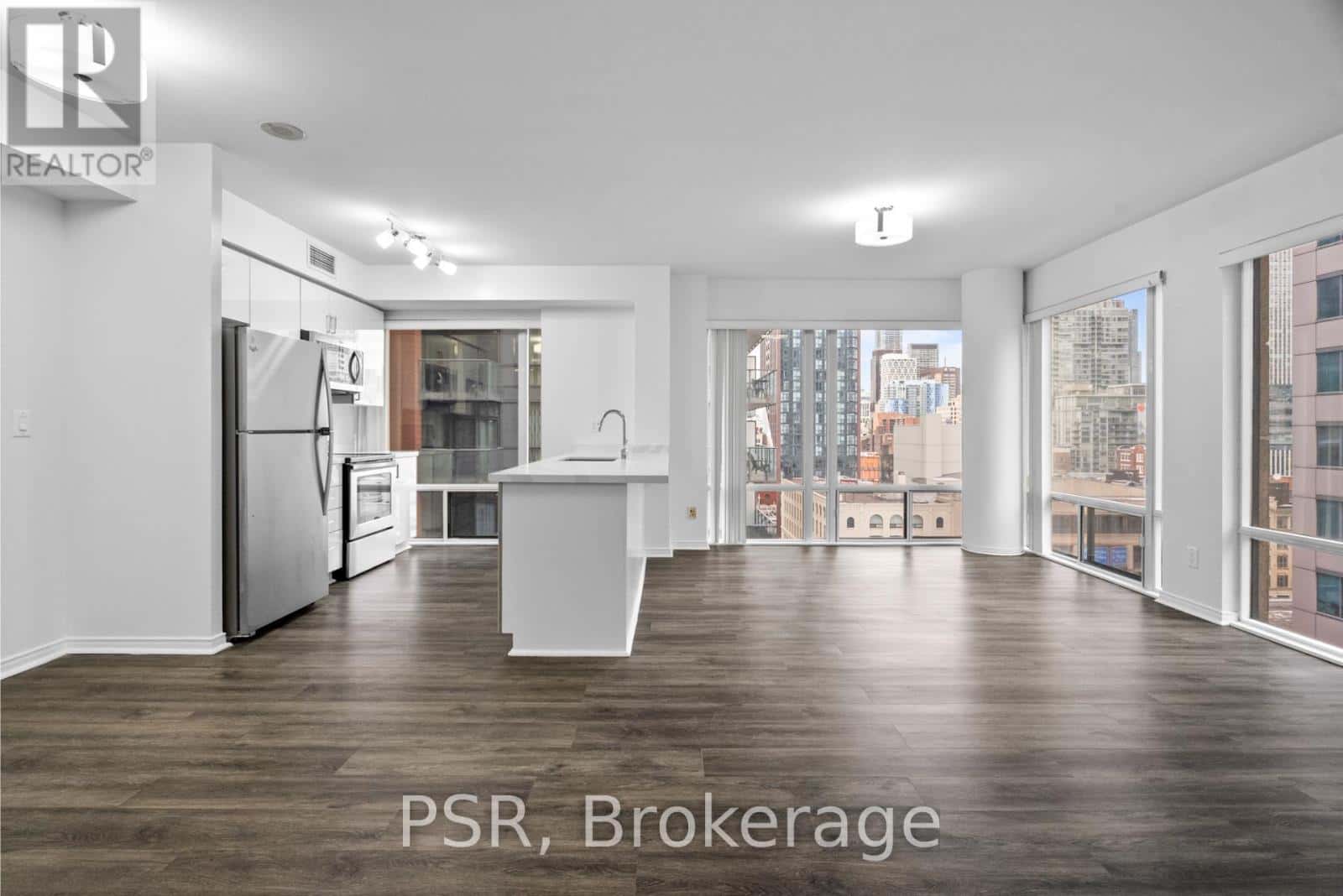 Toronto (Waterfront Communities) — Toronto (Waterfront Communities) - Photo 3 of 28