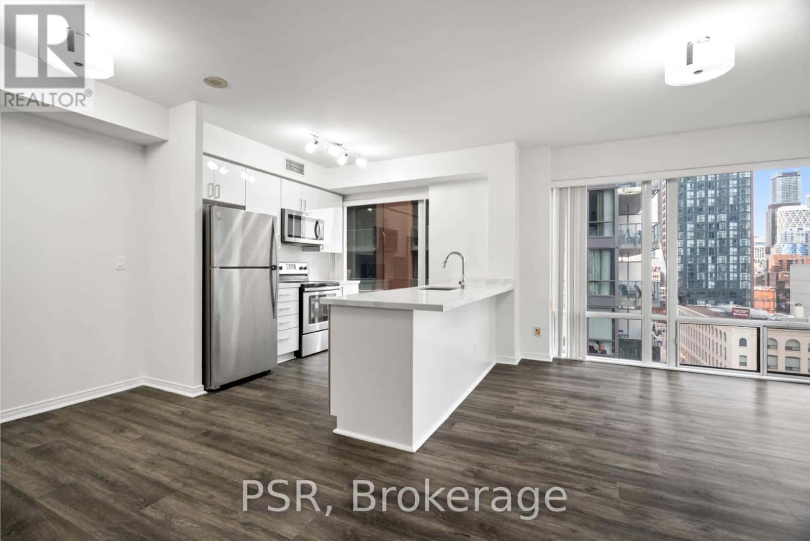 Toronto (Waterfront Communities) — Toronto (Waterfront Communities) - Photo 4 of 28