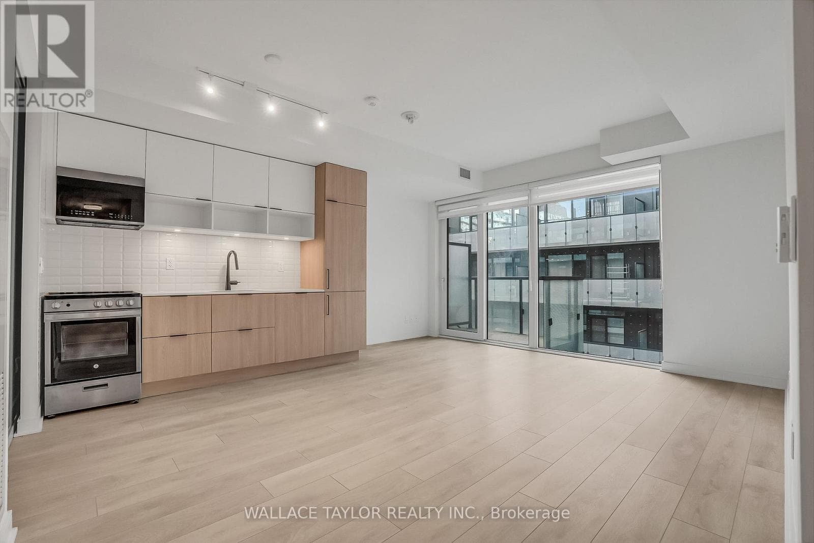 Toronto (Waterfront Communities) — Toronto (Waterfront Communities) - Main photo