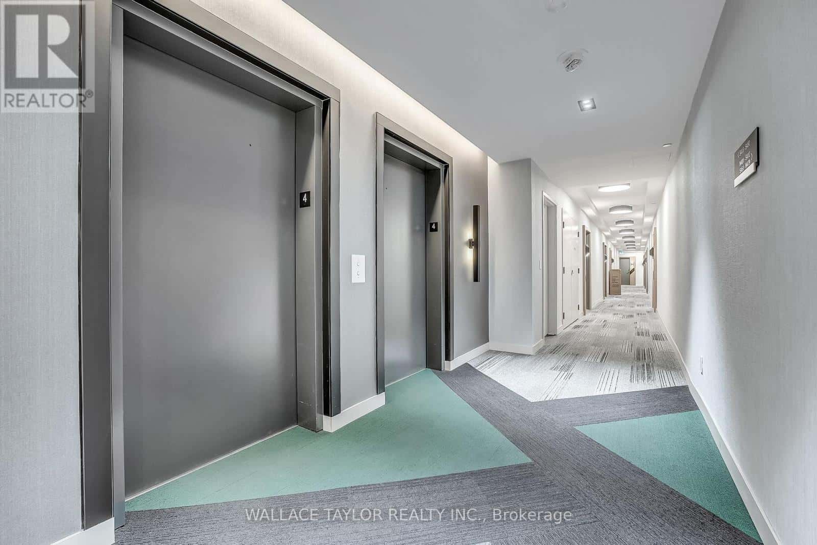 Toronto (Waterfront Communities) — Toronto (Waterfront Communities) - Photo 2 of 34