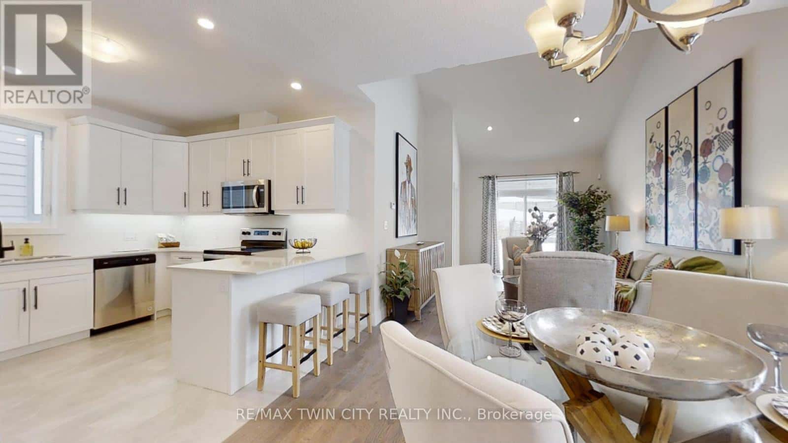 67 JULIE COURT — London South (South J), Ontario - Photo 2 of 25