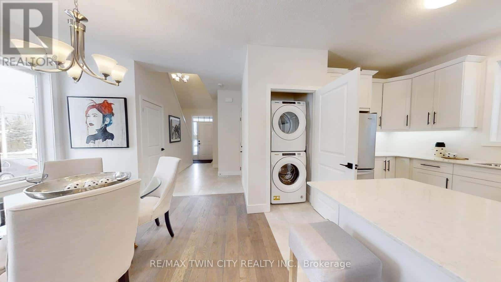 67 JULIE COURT — London South (South J), Ontario - Photo 4 of 25