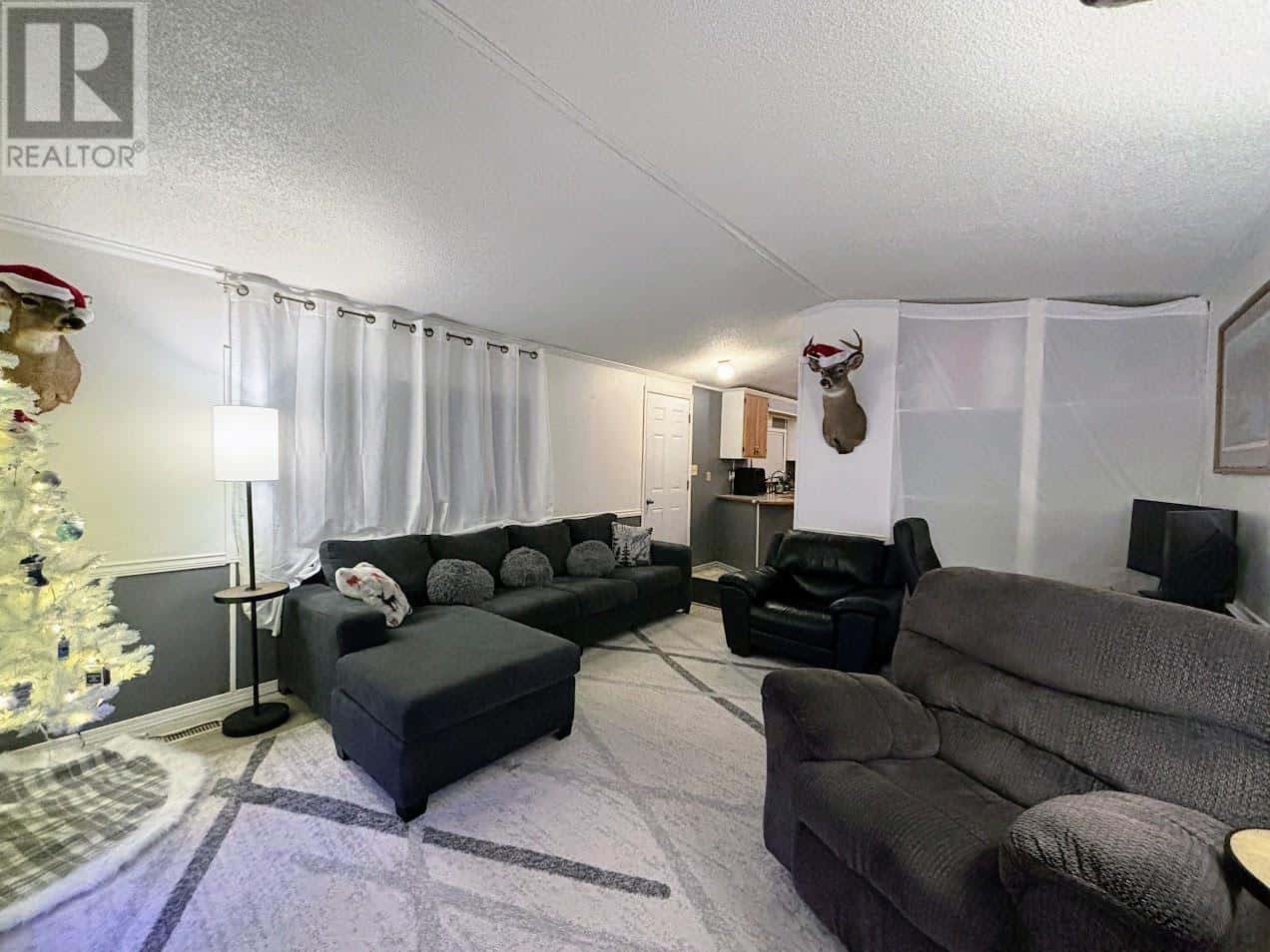 31 Coveney ST — Marathon, Ontario - Photo 2 of 38