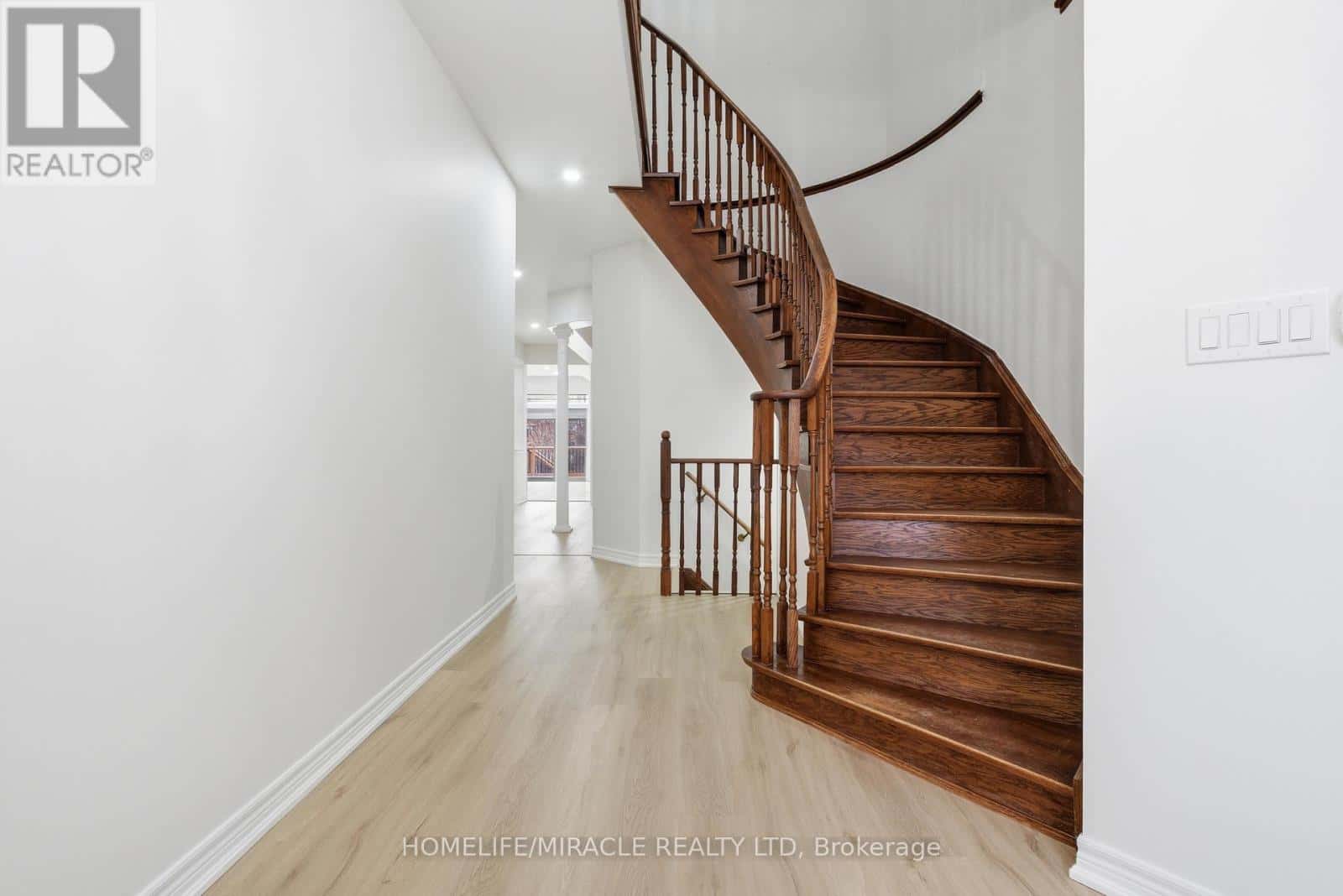 71 SKYVALLEY DRIVE — Brampton (Brampton East), Ontario - Photo 4 of 47