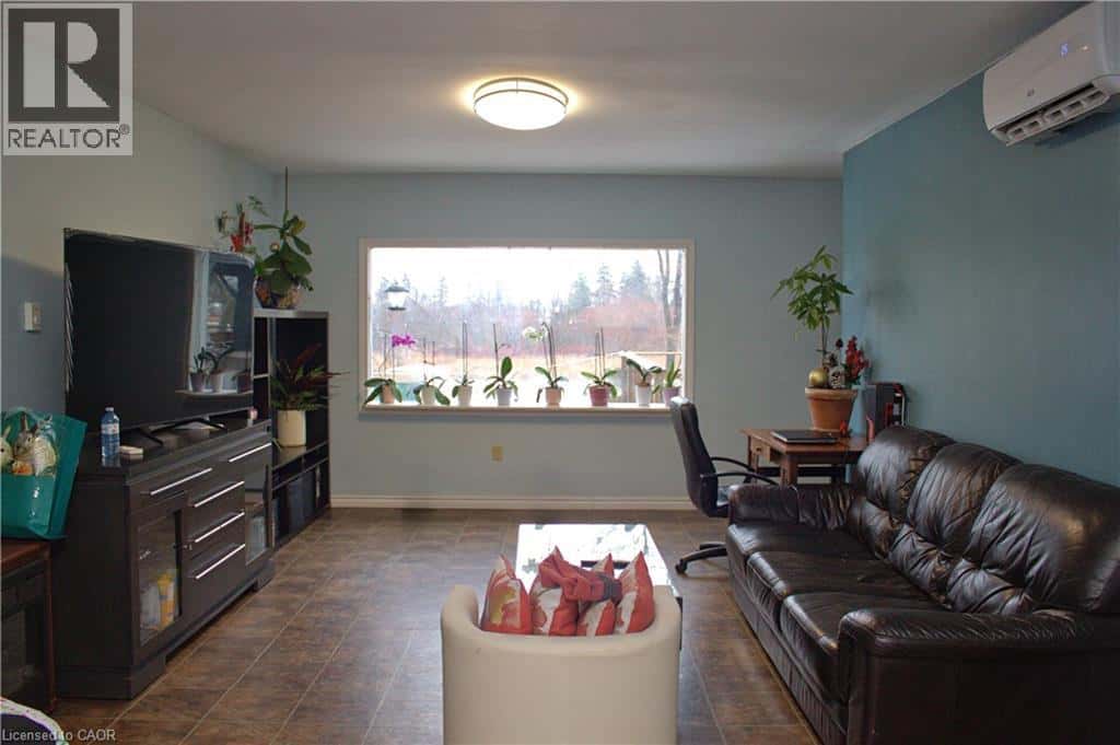 31 NANTICOKE VALLEY Road — Norfolk, Ontario - Photo 5 of 34