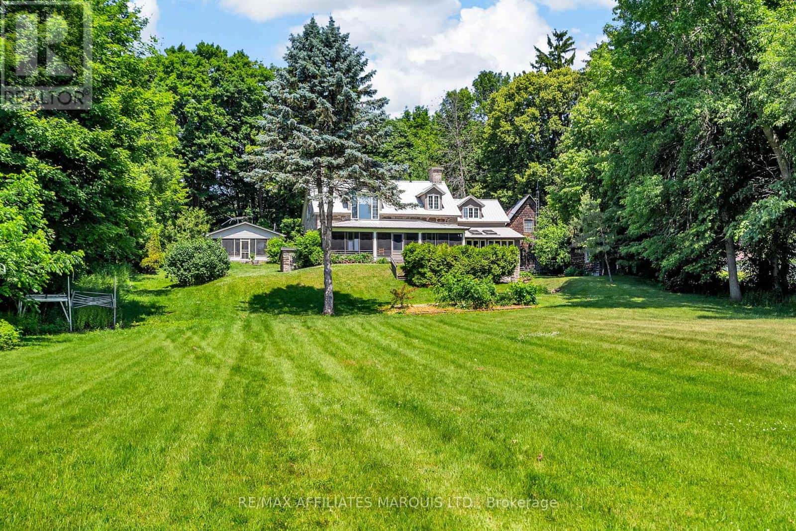 20824 SOUTH SERVICE ROAD — South Glengarry, Ontario - Photo 2 of 49