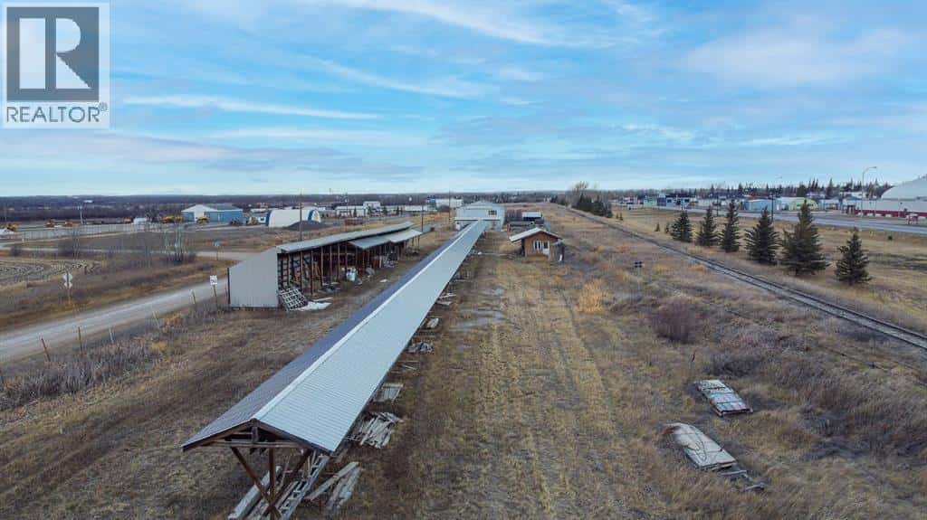 9805 99 Avenue — Hythe, Alberta - Photo 4 of 7