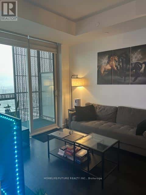 Toronto (Mount Pleasant West) — Toronto (Mount Pleasant West) - Photo 2 of 5