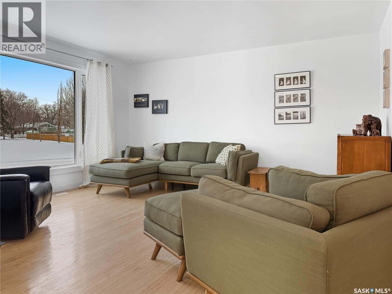 1551 92nd STREET — North Battleford, Saskatchewan - Photo 2 of 29