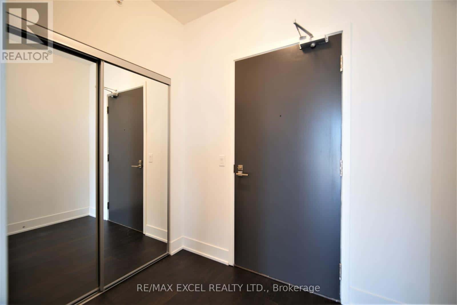 2607 - 2908 HIGHWAY 7 ROAD — Vaughan (Concord), Ontario - Photo 2 of 27