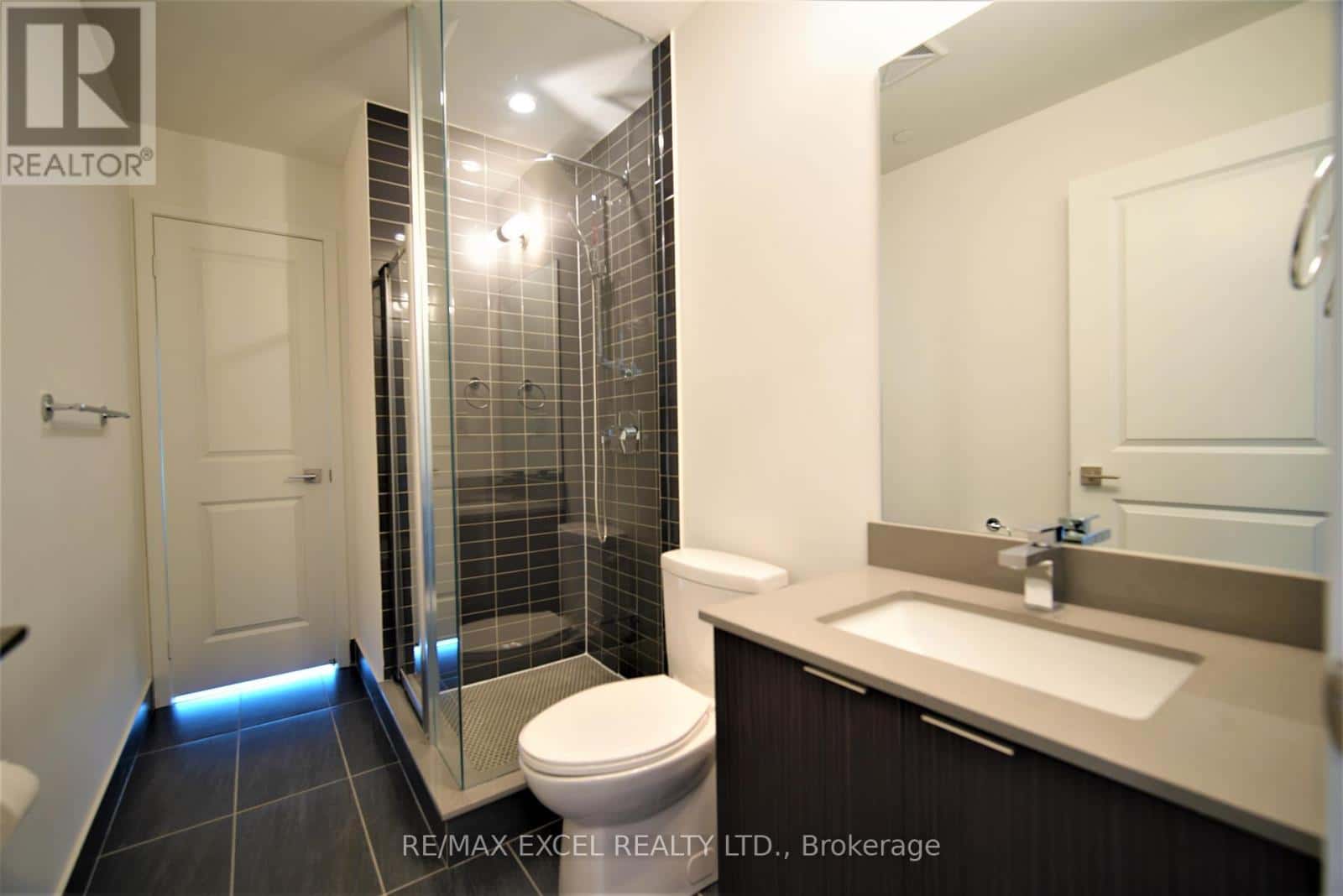 2607 - 2908 HIGHWAY 7 ROAD — Vaughan (Concord), Ontario - Photo 3 of 27