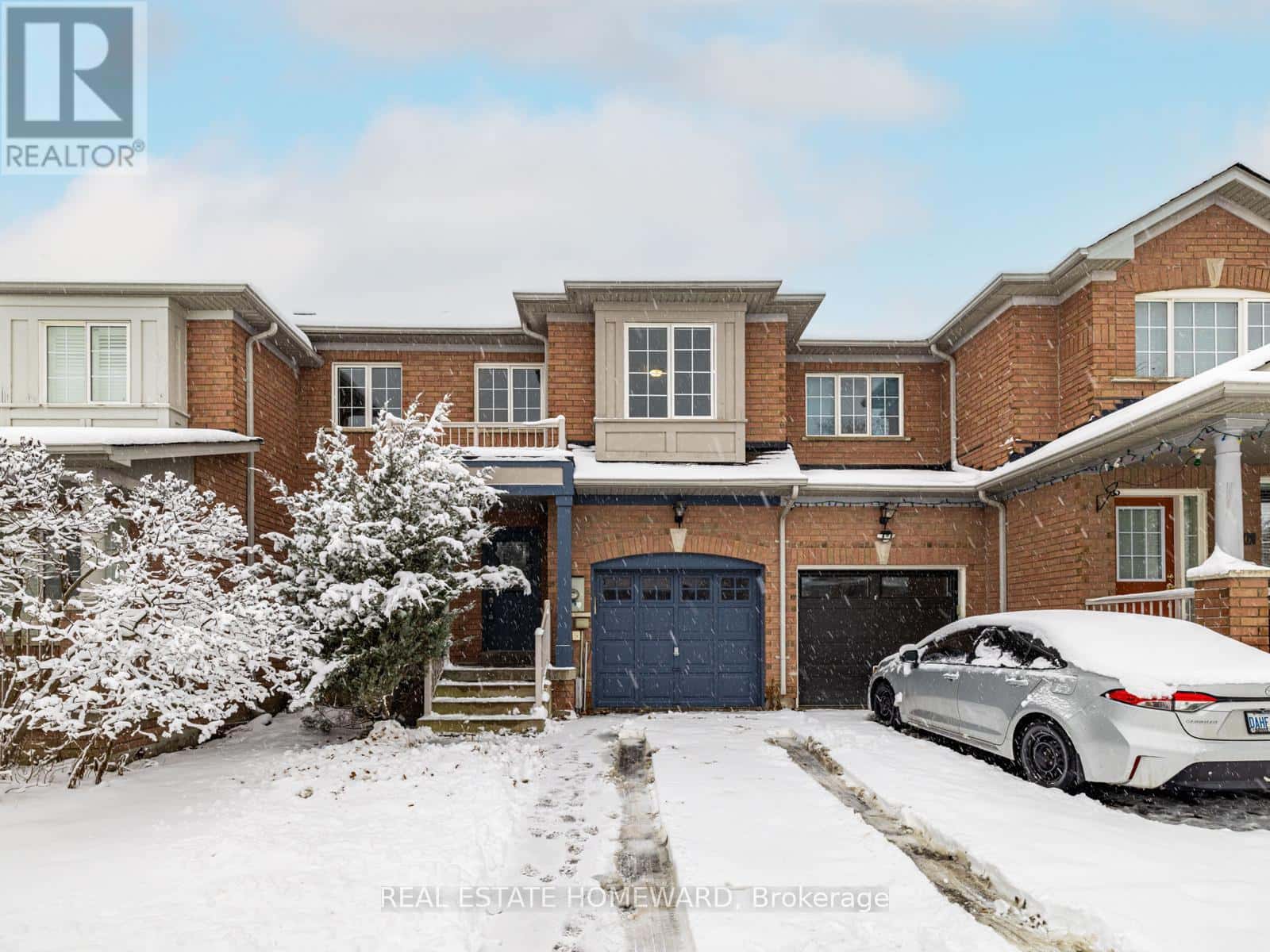 304 FLAGSTONE WAY — Newmarket (Woodland Hill), Ontario - Photo 2 of 32