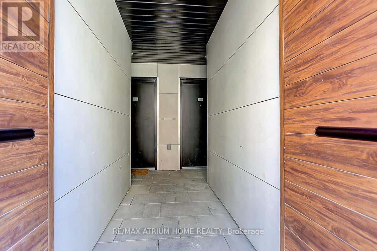 1103 - 12 DAVID EYER ROAD — Richmond Hill, Ontario - Photo 2 of 29