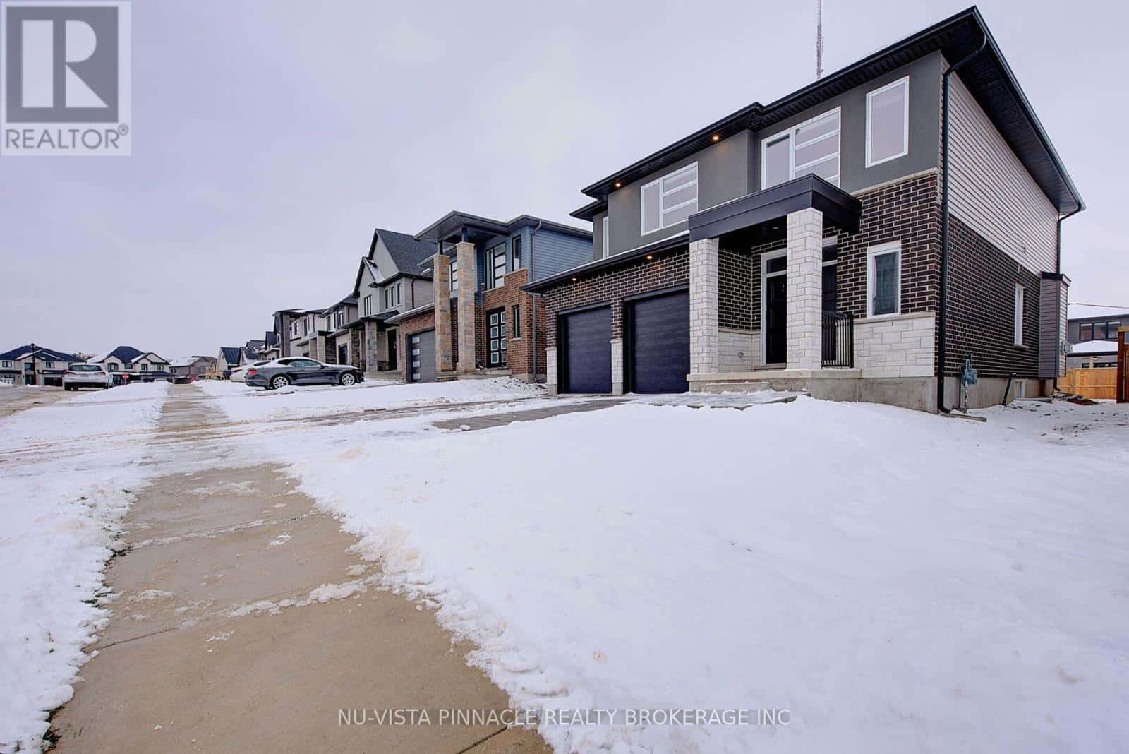 1895 FOUNTAIN GRASS DRIVE — London South (South B), Ontario - Photo 4 of 40