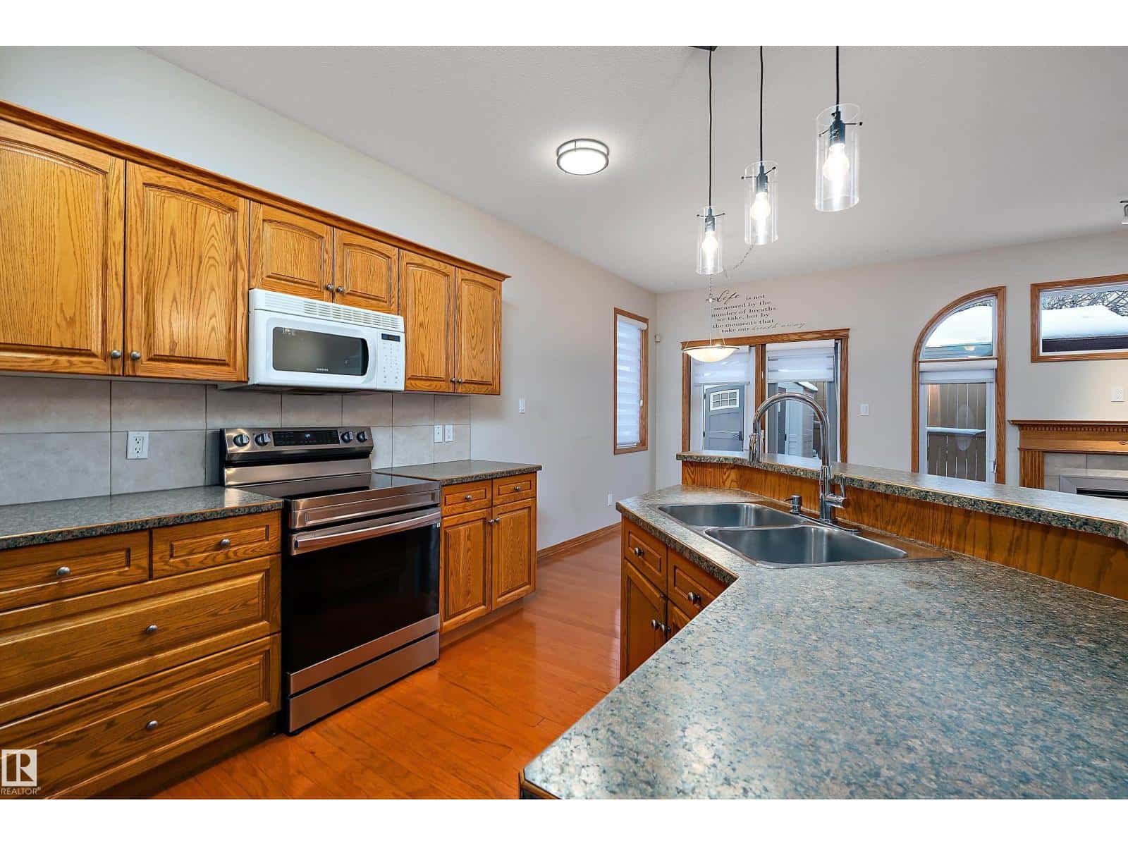 4931 48 AV — Onoway, Alberta - Photo 3 of 33