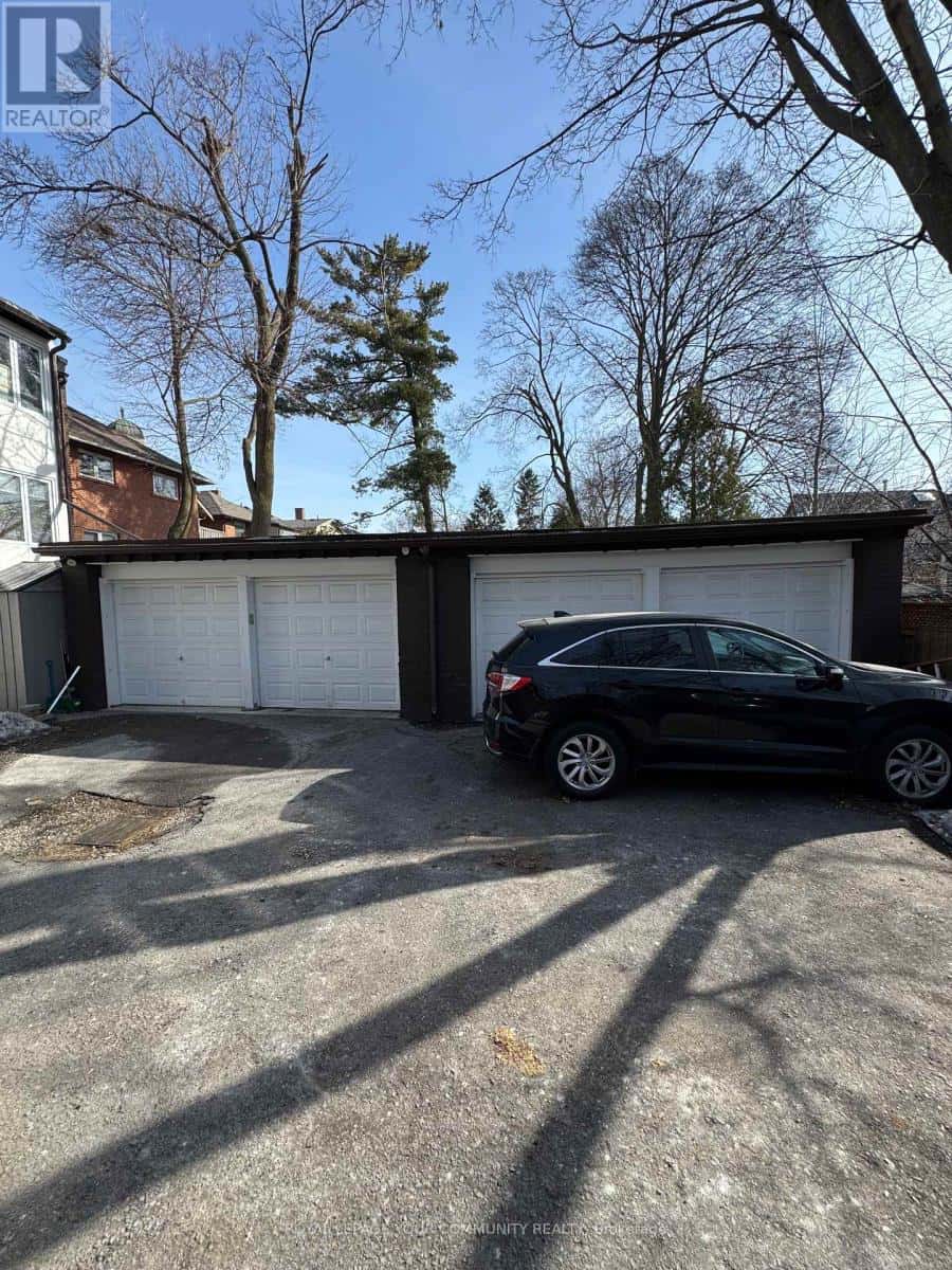 179 ST CLAIR AVENUE E — Toronto (Rosedale-Moore Park), Ontario - Photo 2 of 3