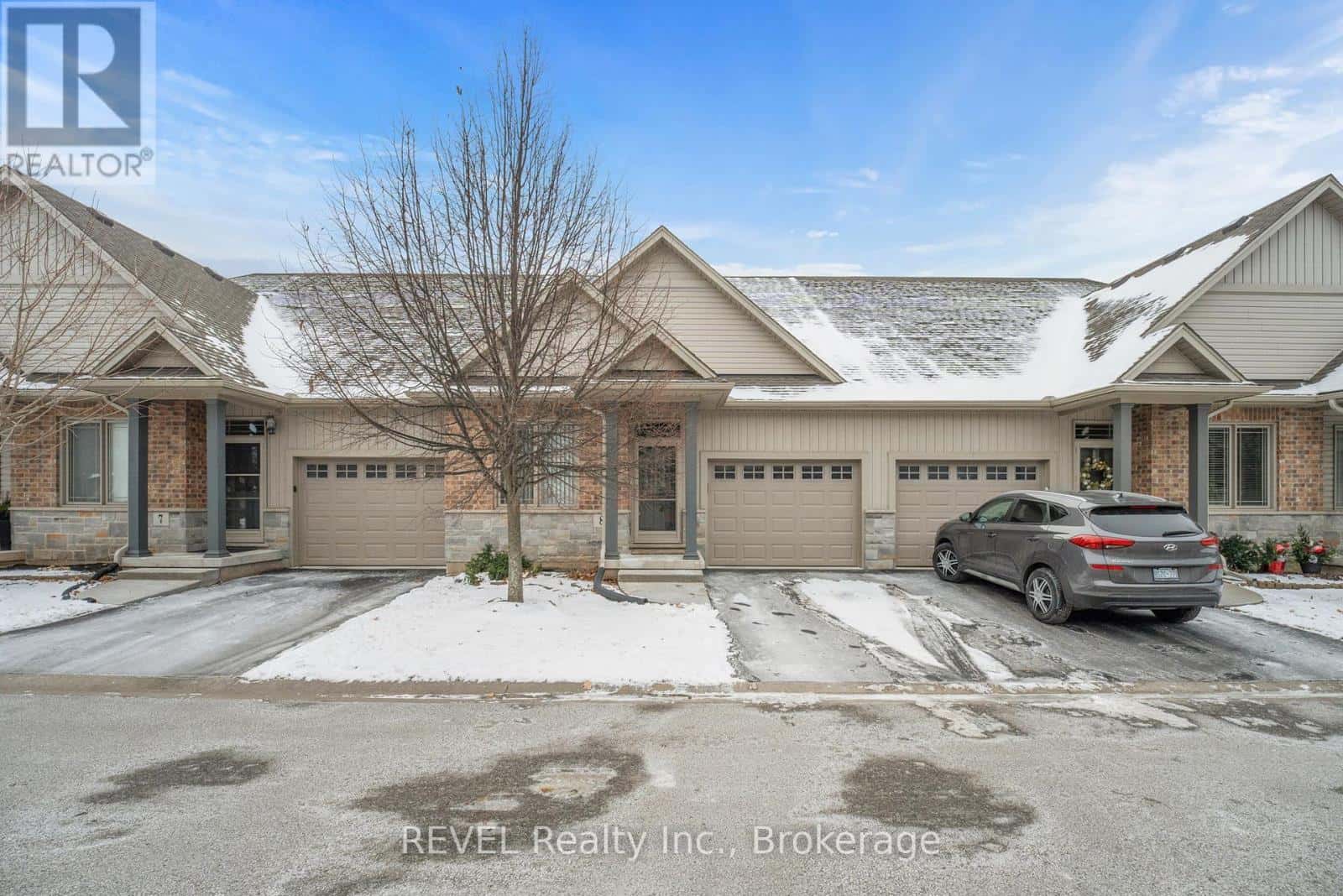 8 - 5490 PRINCE EDWARD AVENUE — Niagara Falls (Hospital), Ontario - Photo 2 of 41