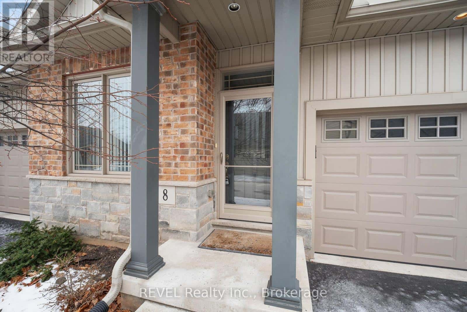 8 - 5490 PRINCE EDWARD AVENUE — Niagara Falls (Hospital), Ontario - Photo 4 of 41