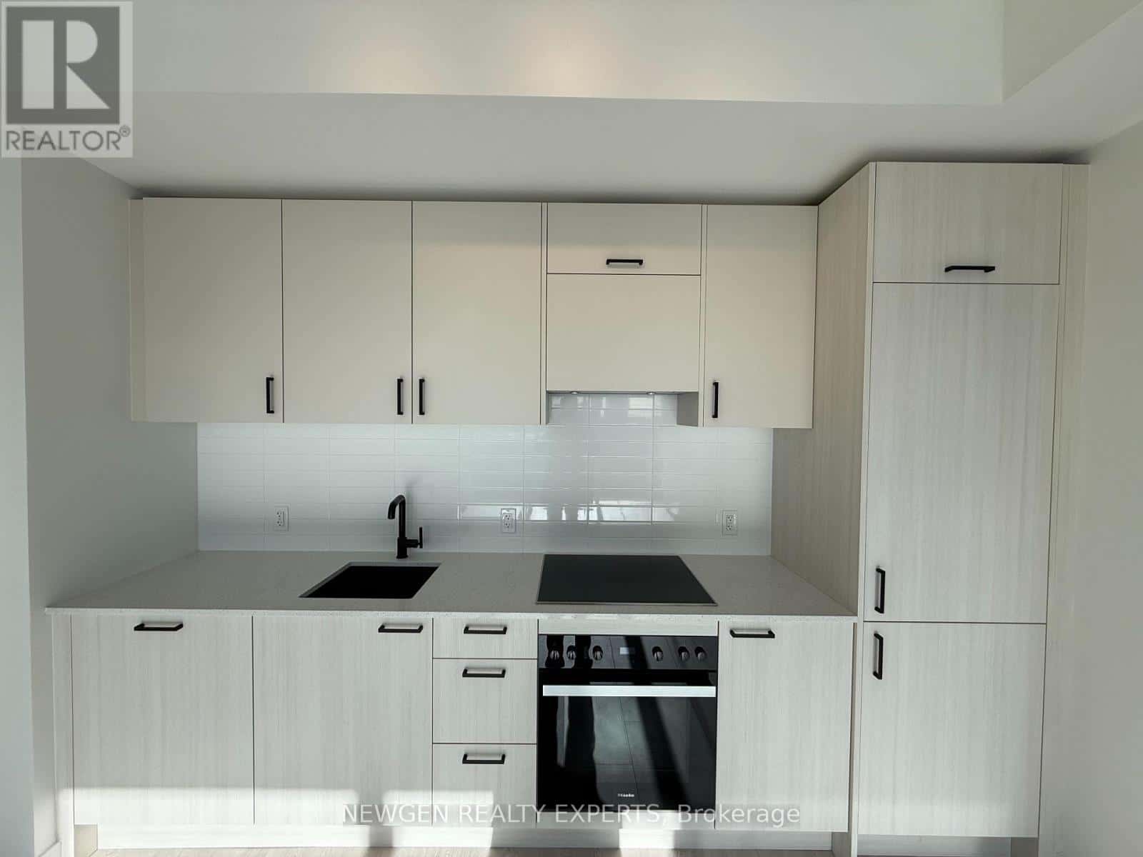 Toronto (Banbury-Don Mills) — Toronto (Banbury-Don Mills) - Photo 3 of 28