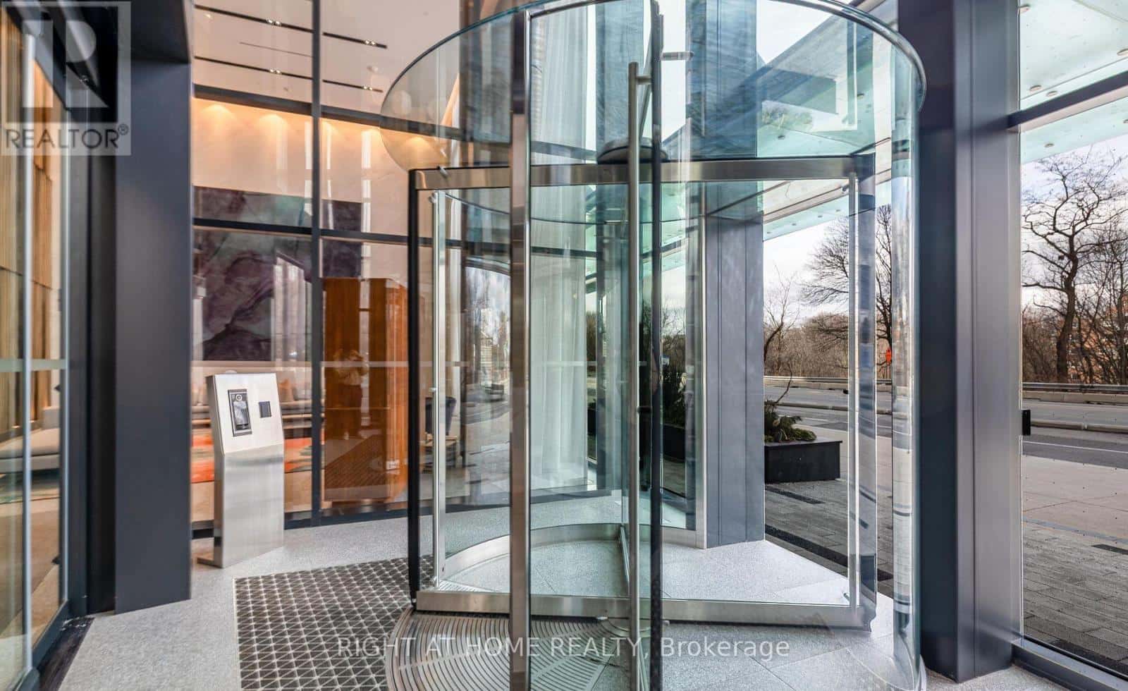 419 - 585 BLOOR STREET E — Toronto (North St. James Town), Ontario - Photo 4 of 22