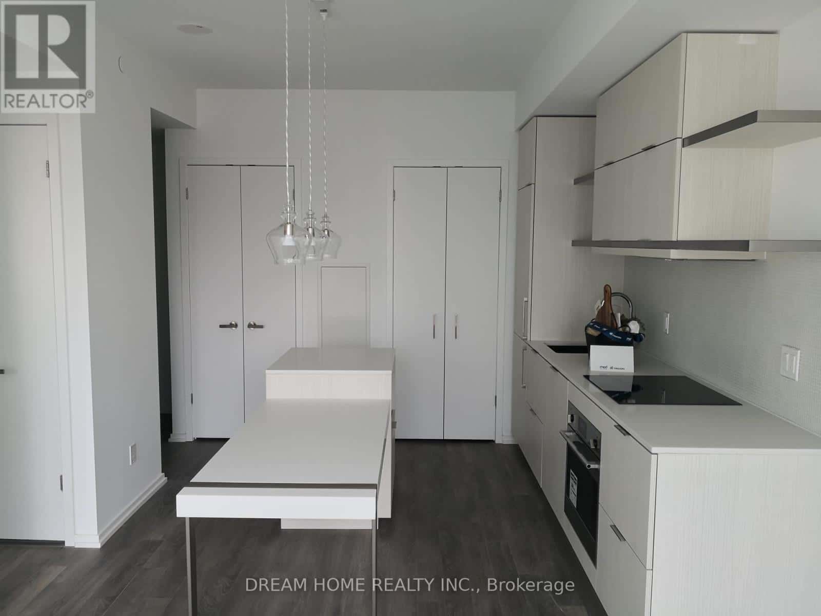 Toronto (Church-Yonge Corridor) — Toronto (Church-Yonge Corridor) - Photo 3 of 8