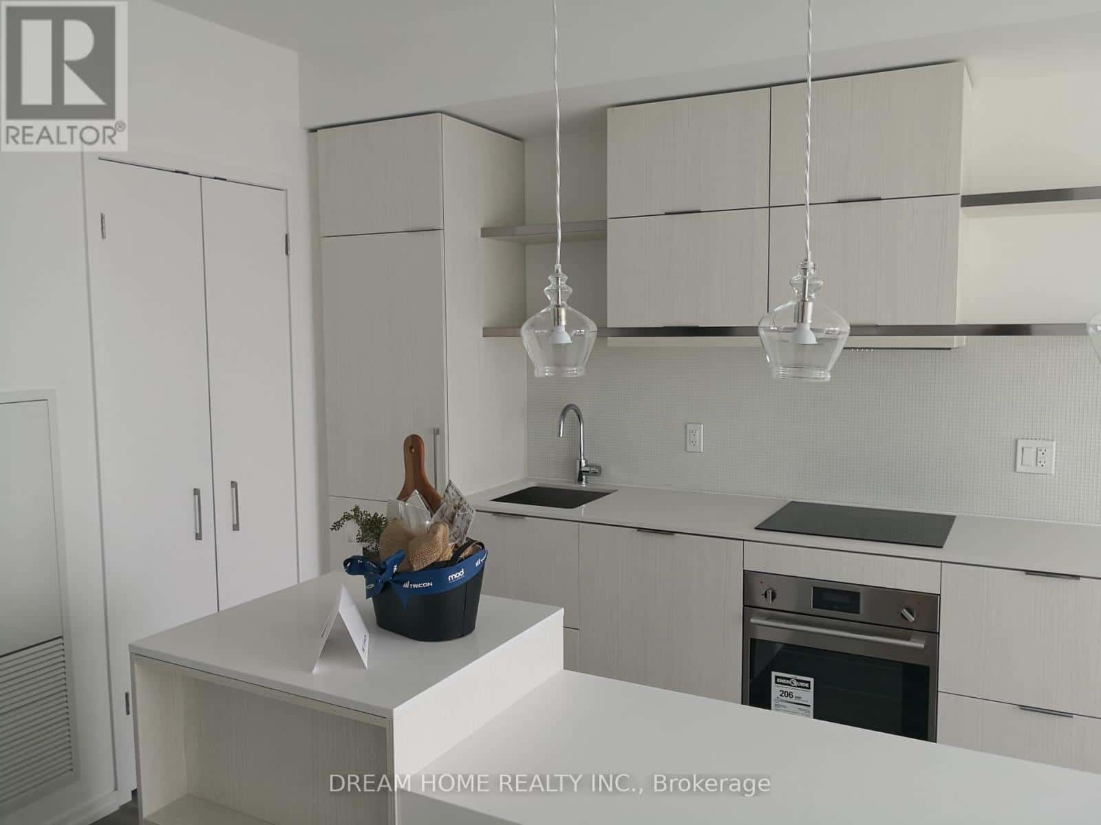 Toronto (Church-Yonge Corridor) — Toronto (Church-Yonge Corridor) - Photo 4 of 8