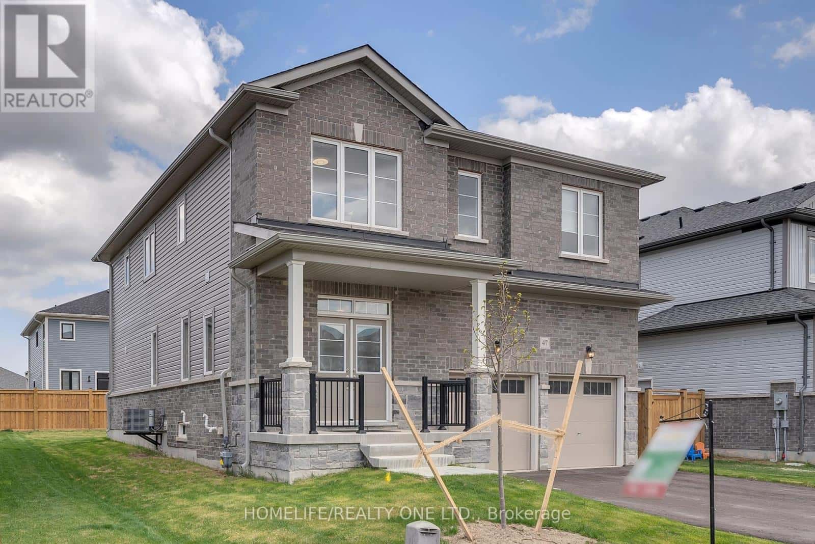 47 AUTUMN DRIVE — Wasaga Beach, Ontario - Photo 2 of 50