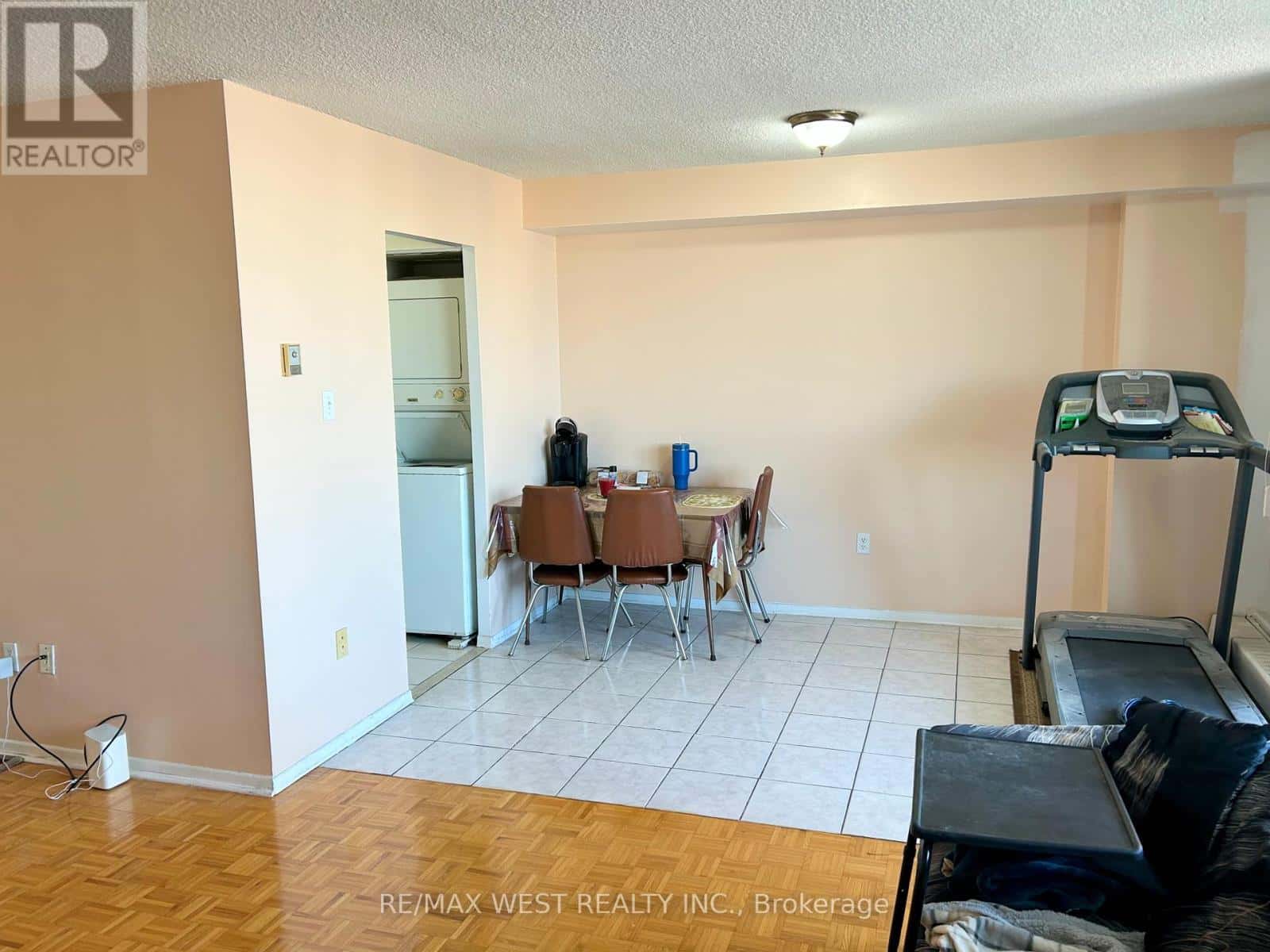 1510 - 5 SAN ROMANO WAY — Toronto (Black Creek), Ontario - Photo 4 of 15