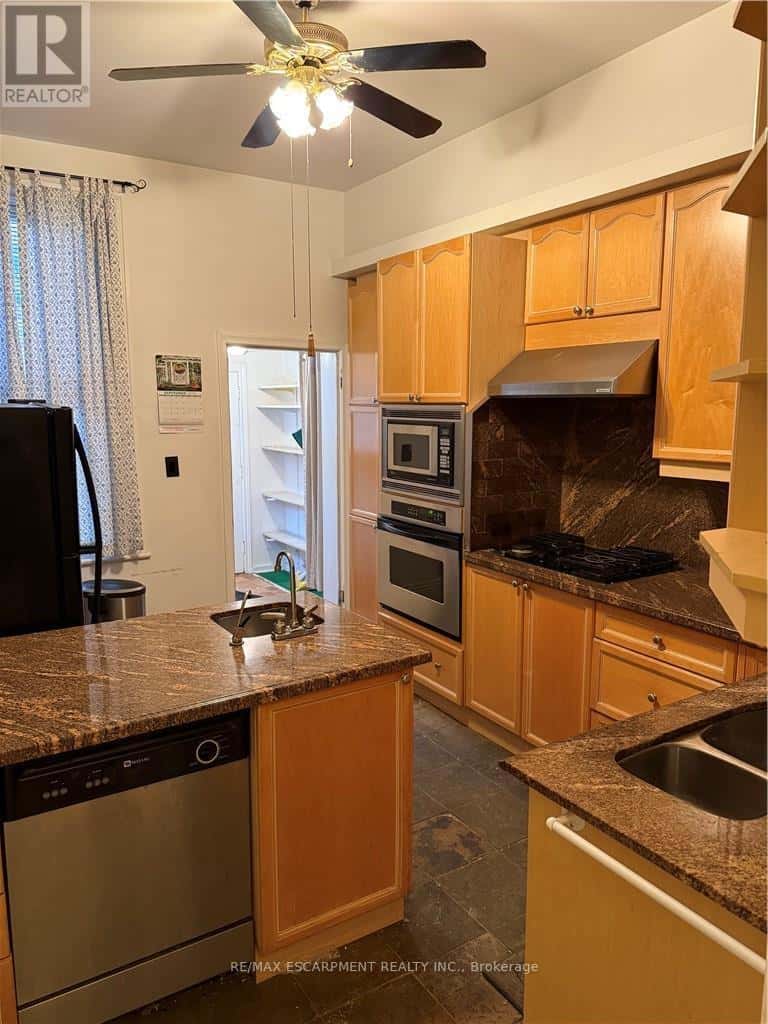 105 WELLINGTON STREET — Hamilton (Beasley), Ontario - Photo 5 of 9