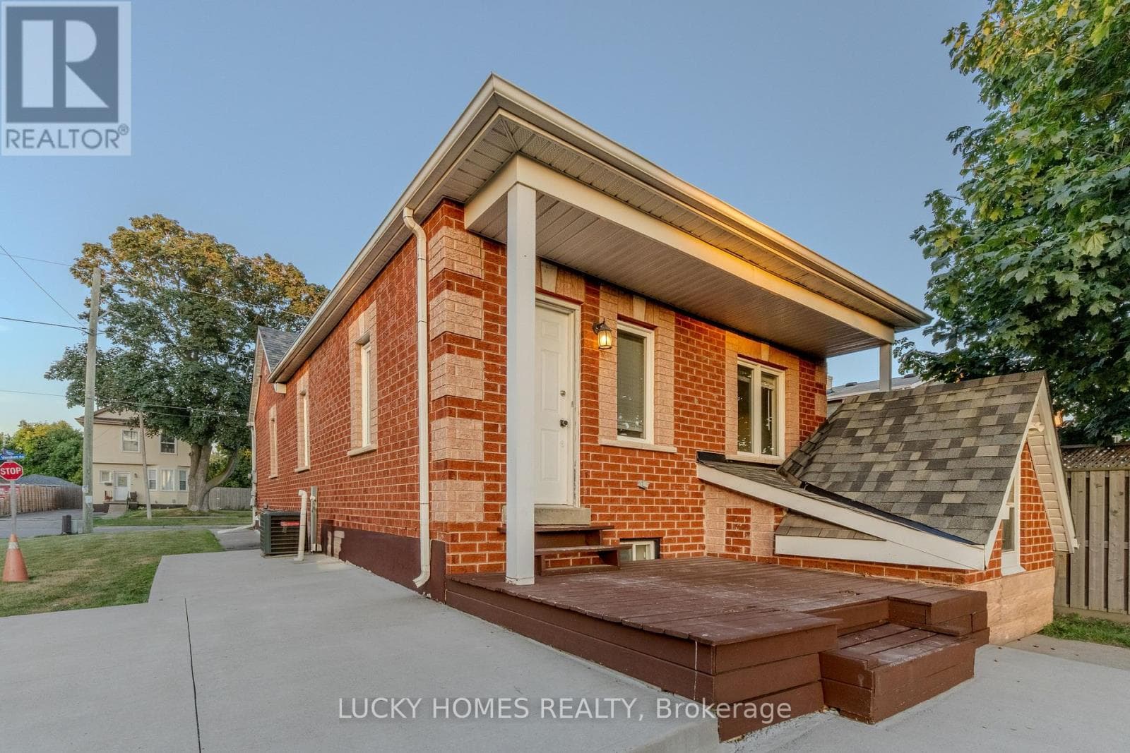 MAIN FLOOR - 270 VERDUN ROAD W — Oshawa (Central) - Main photo