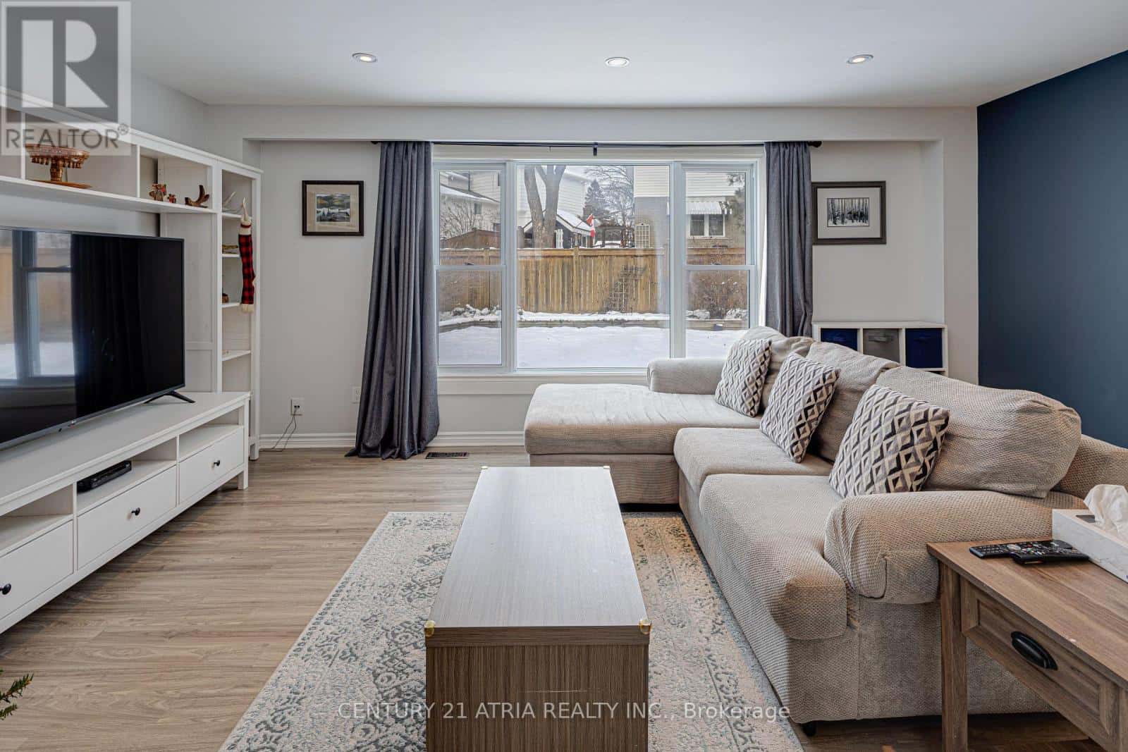 251 STOUFFER STREET — Whitchurch-Stouffville (Stouffville), Ontario - Photo 2 of 38