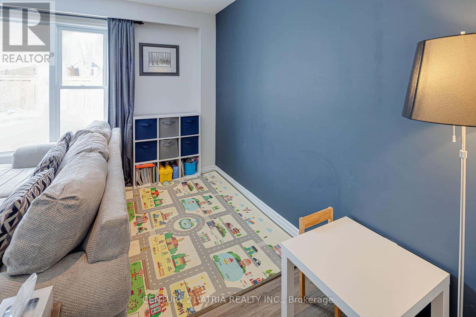 251 STOUFFER STREET — Whitchurch-Stouffville (Stouffville), Ontario - Photo 4 of 38