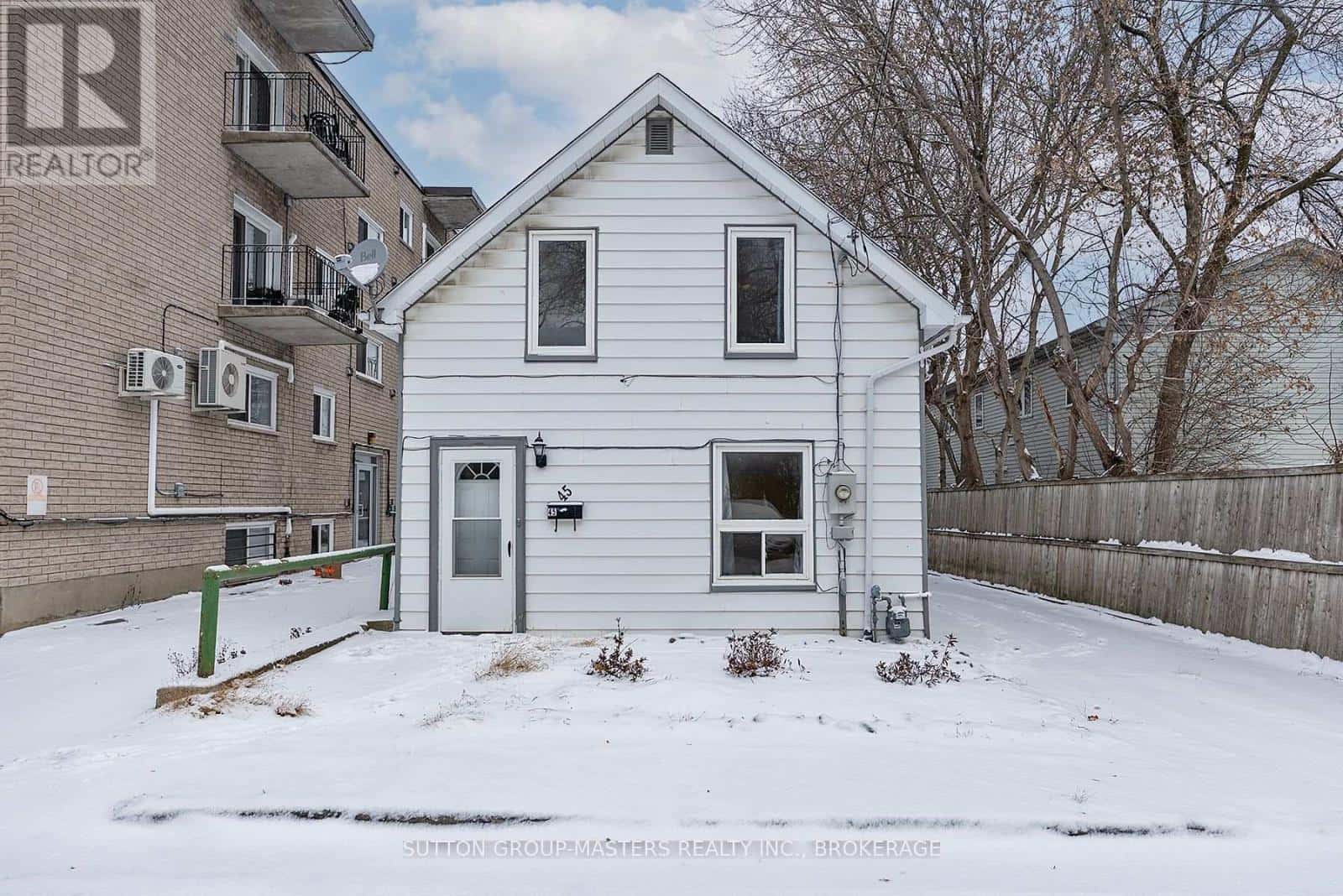 45 RUSSELL STREET — Kingston (East of Sir John A. Blvd), Ontario - Photo 3 of 38