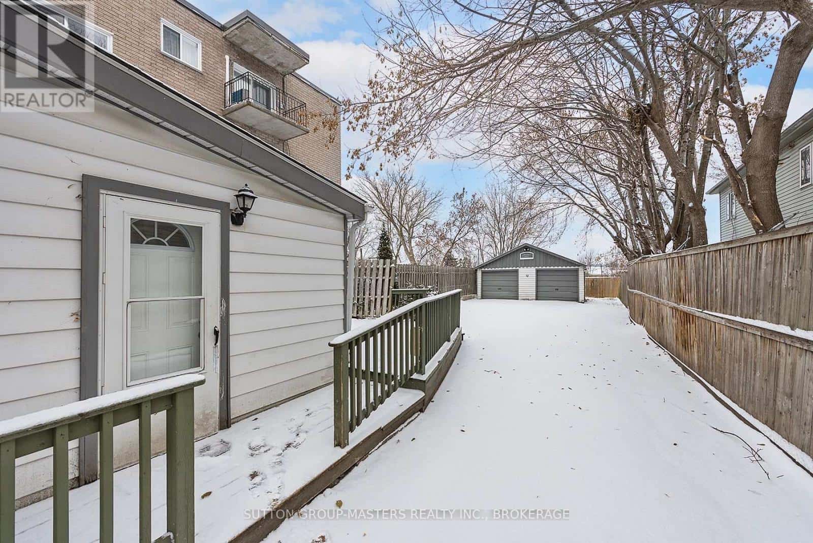 45 RUSSELL STREET — Kingston (East of Sir John A. Blvd), Ontario - Photo 5 of 38