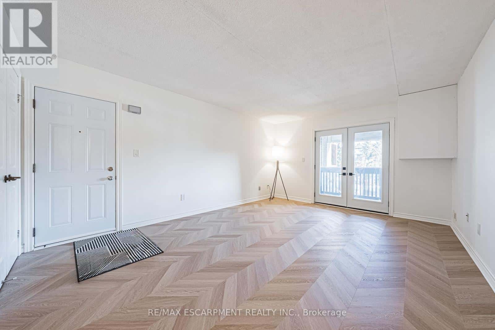 Burlington (Headon) — Burlington (Headon) - Photo 3 of 19