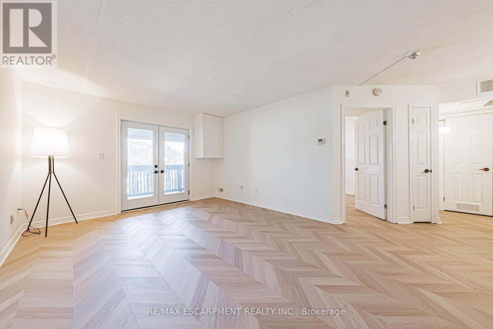 Burlington (Headon) — Burlington (Headon) - Photo 5 of 19