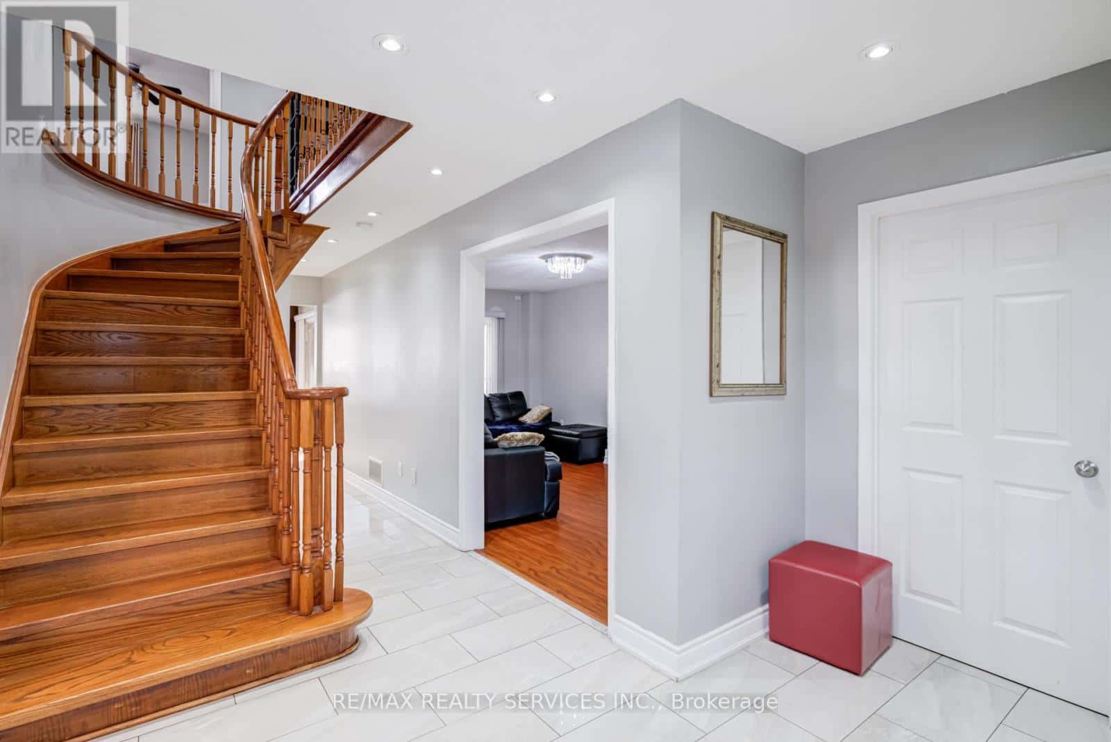 123 FLOWERTOWN AVENUE — Brampton (Northwood Park), Ontario - Photo 5 of 40