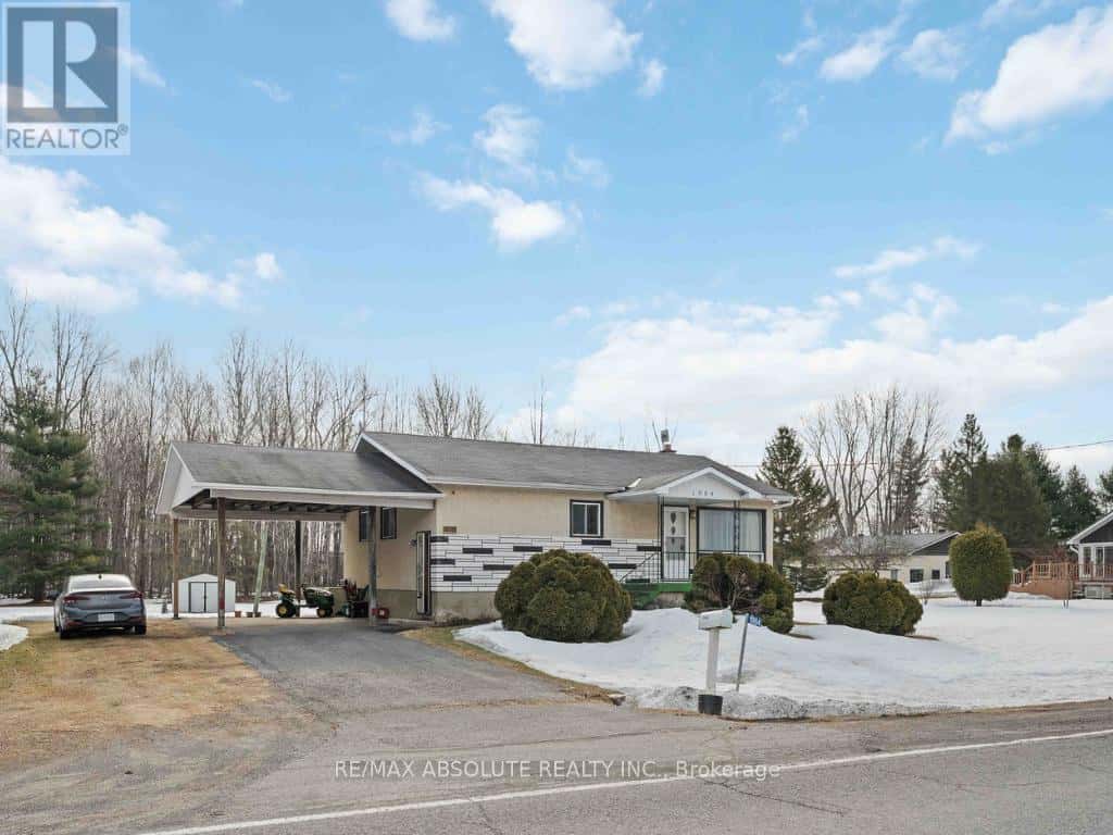 1984 FORCED ROAD — Ottawa, Ontario - Photo 2 of 23