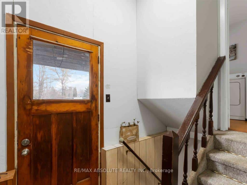 1984 FORCED ROAD — Ottawa, Ontario - Photo 3 of 23