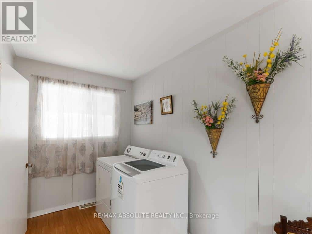 1984 FORCED ROAD — Ottawa, Ontario - Photo 4 of 23