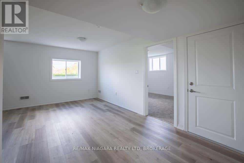 Port Colborne (Main Street) — Port Colborne (Main Street) - Photo 3 of 12