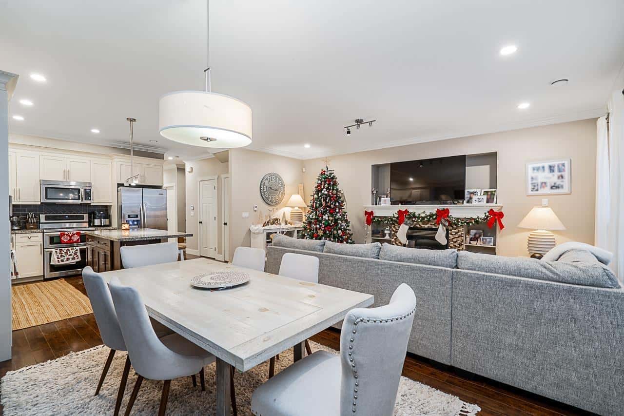 19079 67A AVENUE — Surrey, British Columbia - Photo 2 of 40