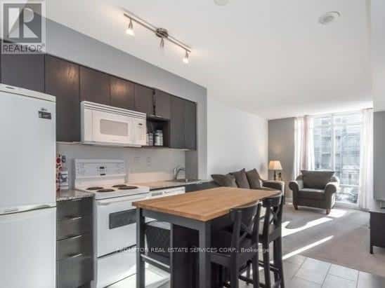 805 - 15 BRUNEL COURT — Toronto (Waterfront Communities) - Photo 2 of 17