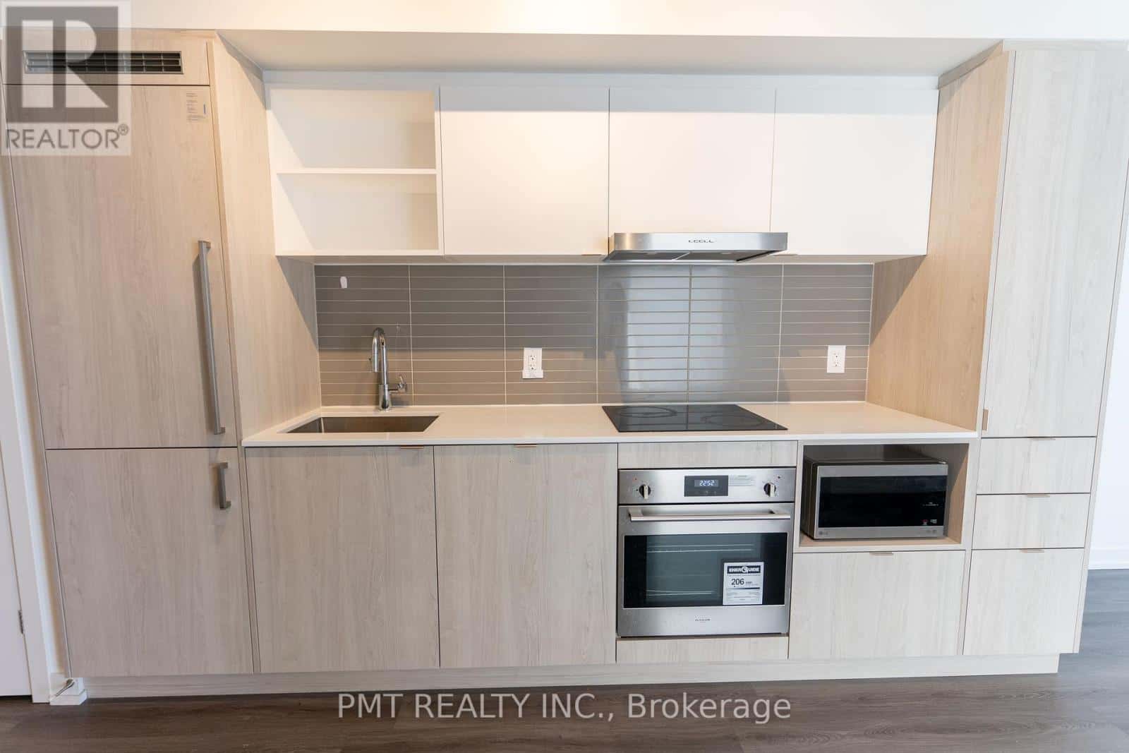 Toronto (Waterfront Communities) — Toronto (Waterfront Communities) - Photo 4 of 15