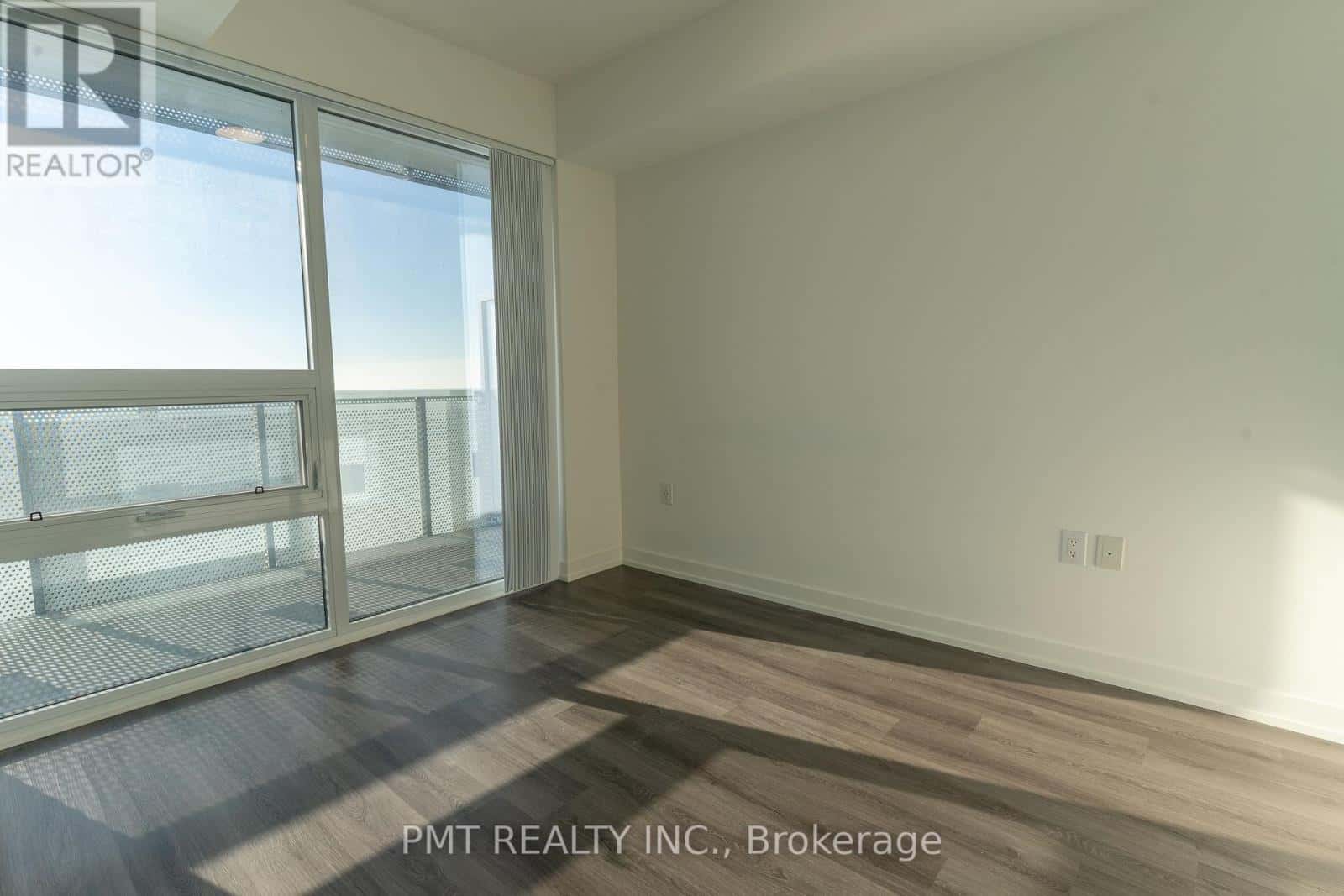 Toronto (Waterfront Communities) — Toronto (Waterfront Communities) - Photo 5 of 15