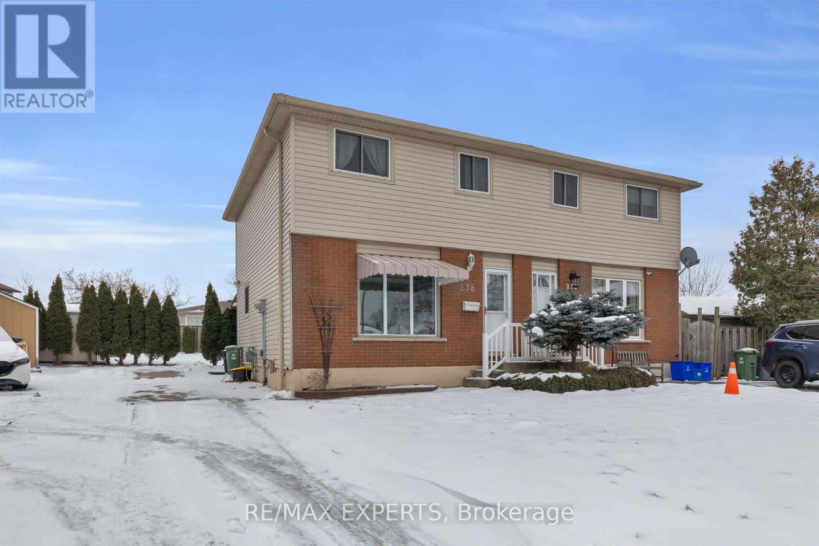 238 LAWNHURST COURT — Hamilton (Lawfield), Ontario - Photo 2 of 33