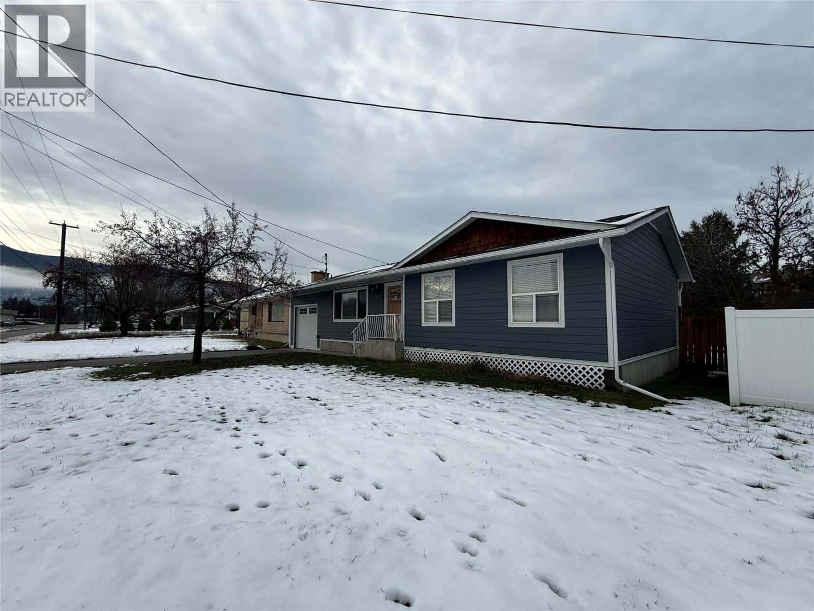 7665 BOUNDARY Drive — Grand Forks, British Columbia - Photo 2 of 33